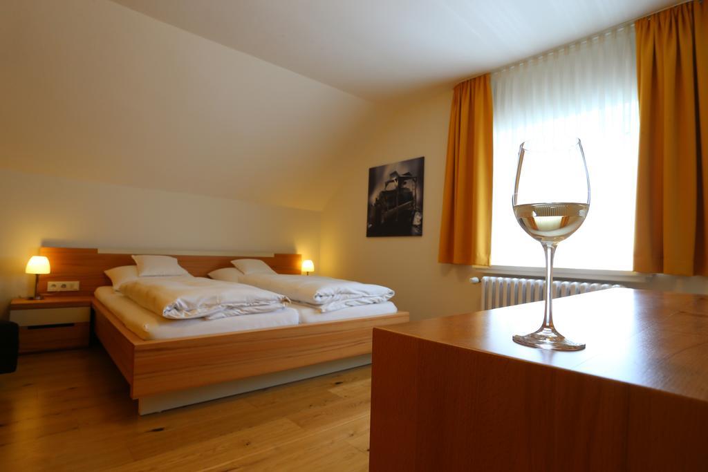 Ernst Cluesserath Weingut & Weinhotelchen 特里特海姆 外观 照片